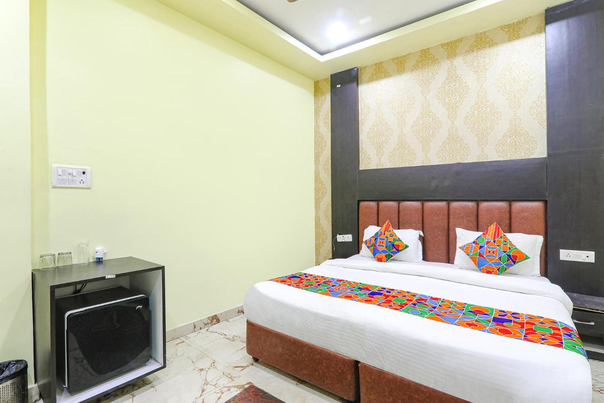 Fabexpress Gs Residency Hotel Varanasi Bagian luar foto